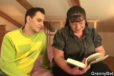 Bookworm bitch gets her fat snatch pounded